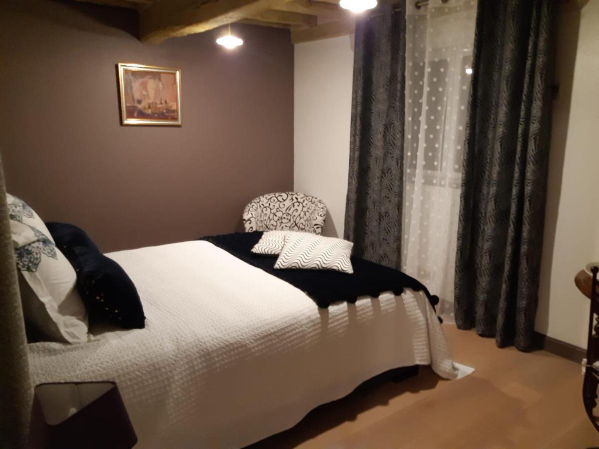 Agreables Chambres D'Hotes Dans Maison Xviiie ヴィヌィユ エクステリア 写真